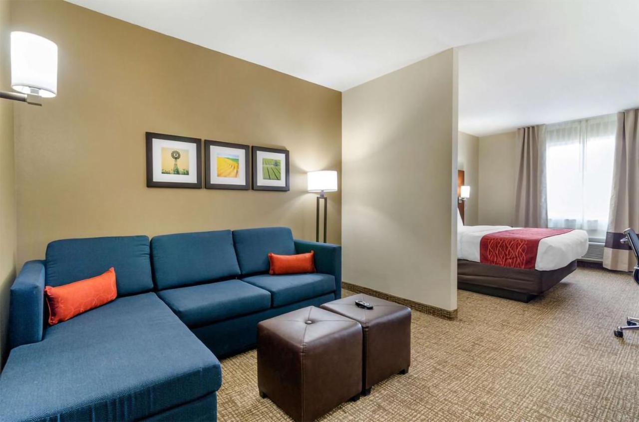 Comfort Inn & Suites Salina North Εξωτερικό φωτογραφία