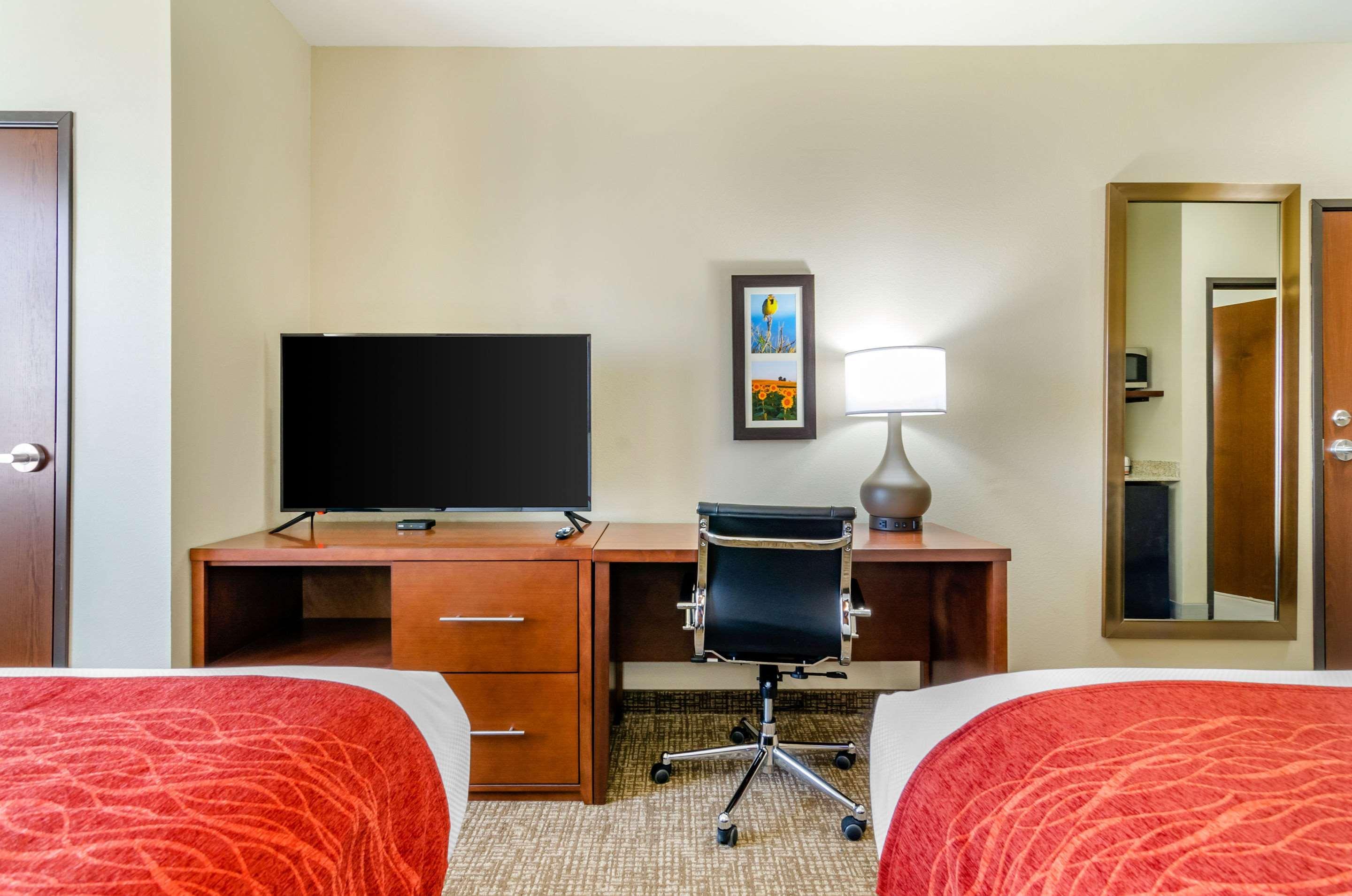 Comfort Inn & Suites Salina North Εξωτερικό φωτογραφία