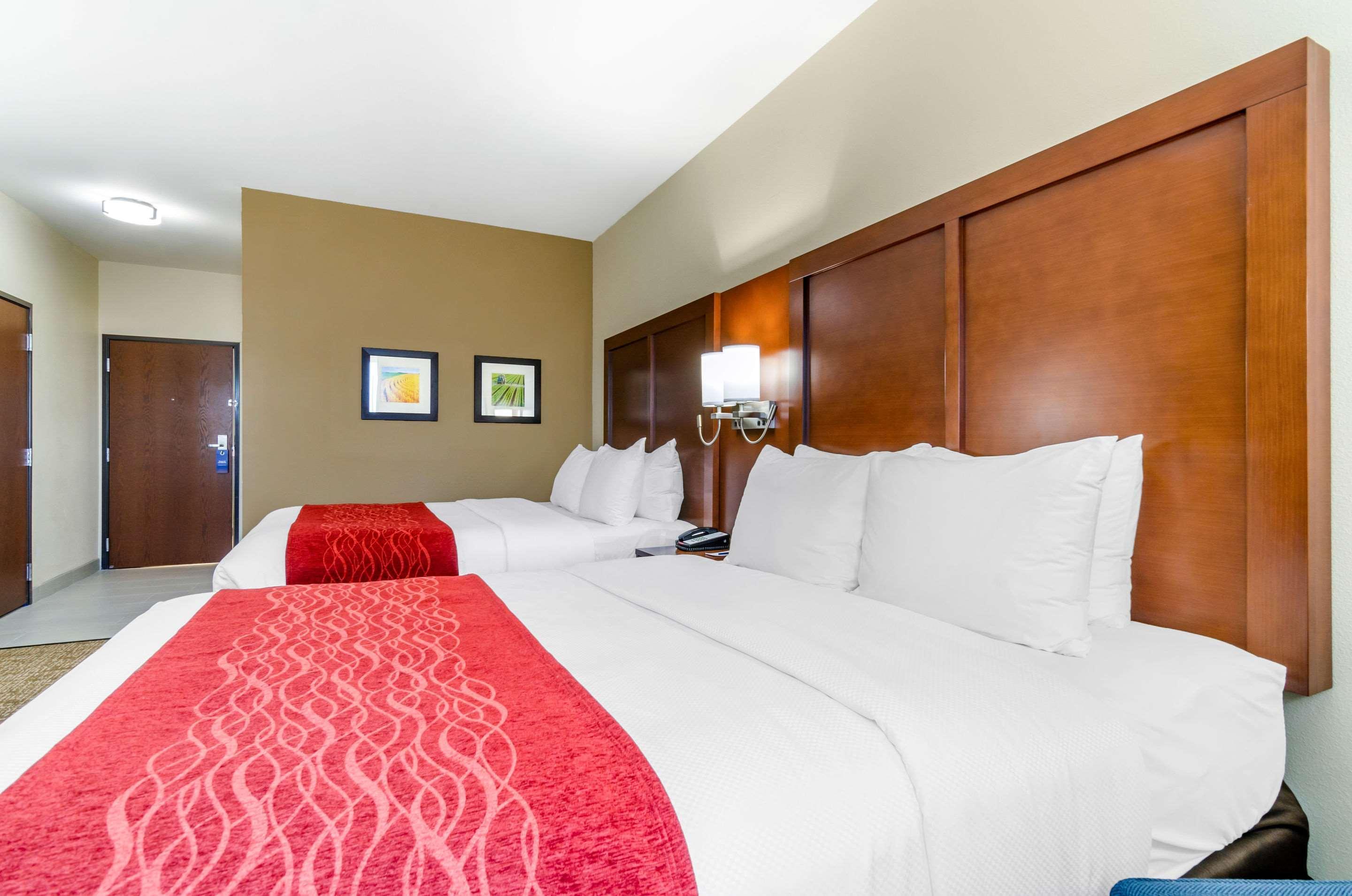 Comfort Inn & Suites Salina North Εξωτερικό φωτογραφία