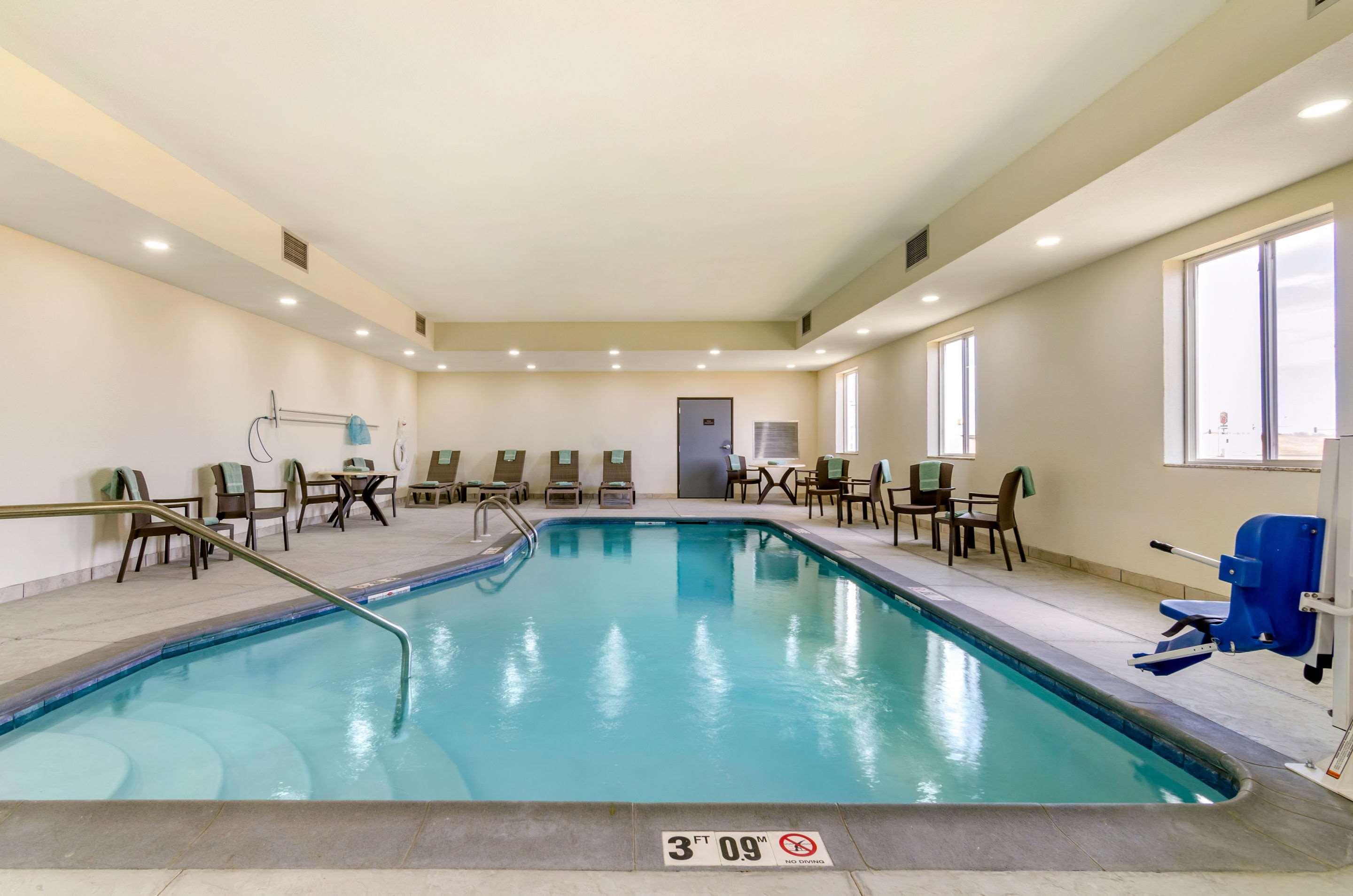 Comfort Inn & Suites Salina North Εξωτερικό φωτογραφία