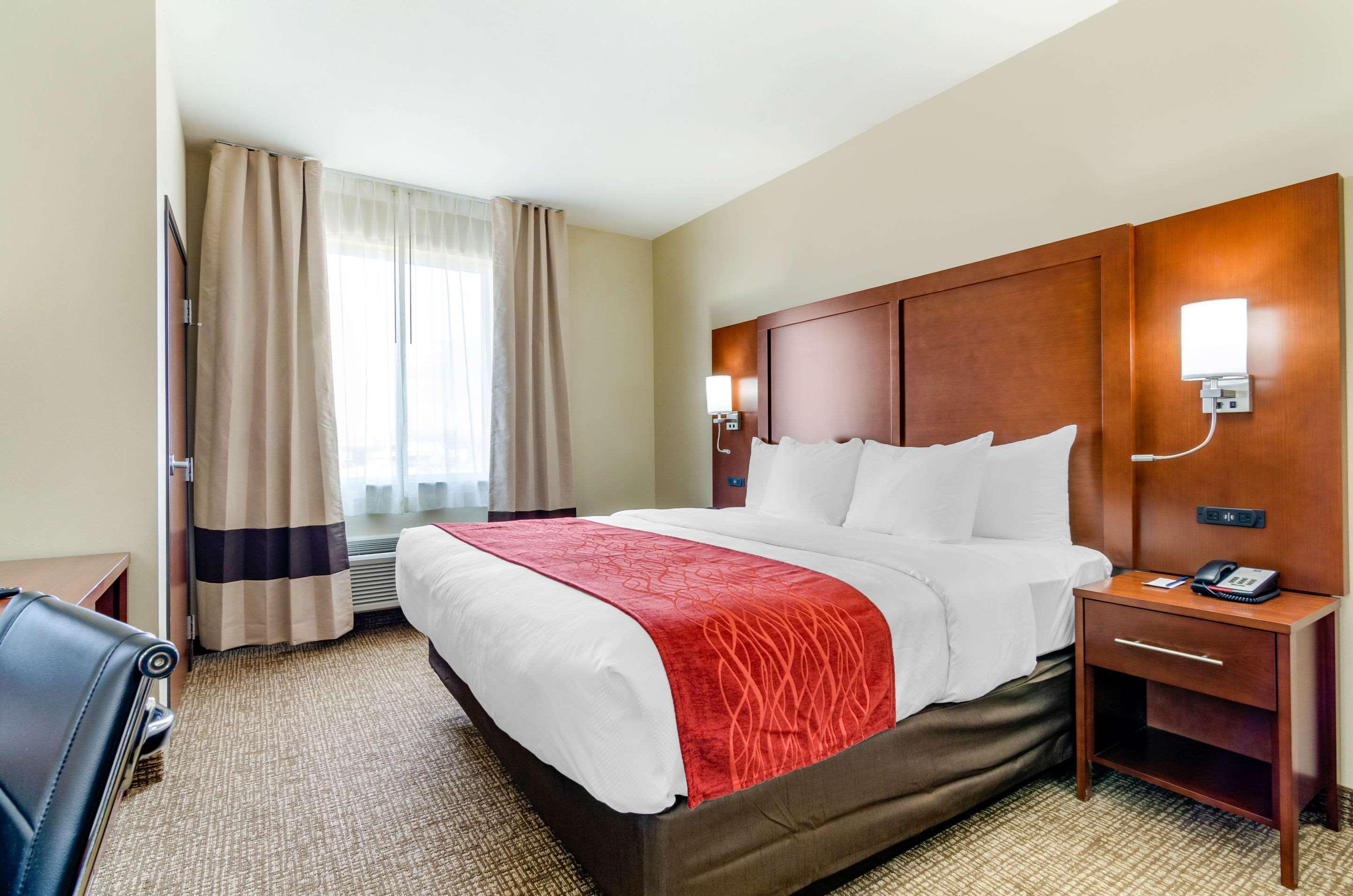 Comfort Inn & Suites Salina North Εξωτερικό φωτογραφία