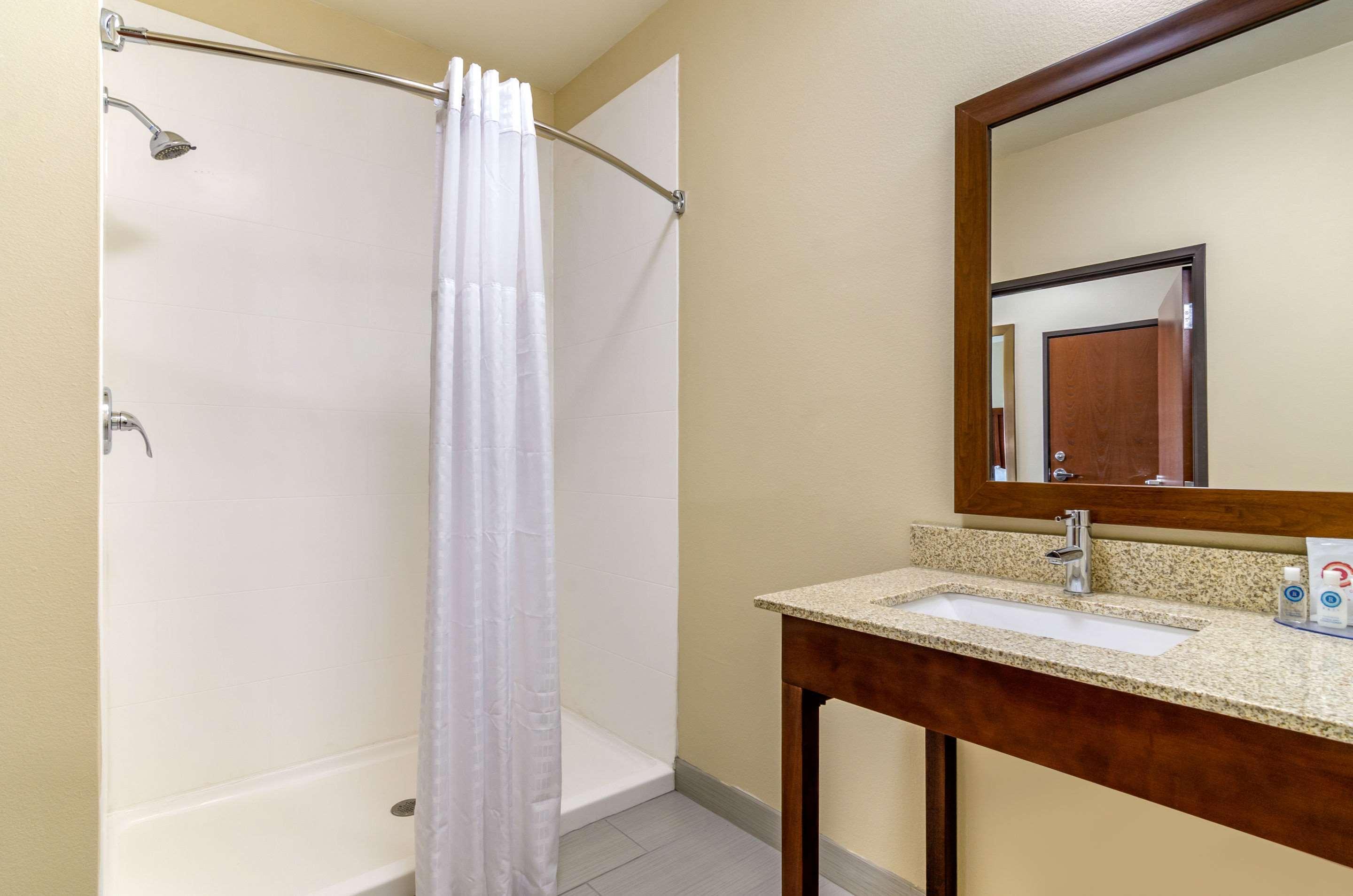 Comfort Inn & Suites Salina North Εξωτερικό φωτογραφία