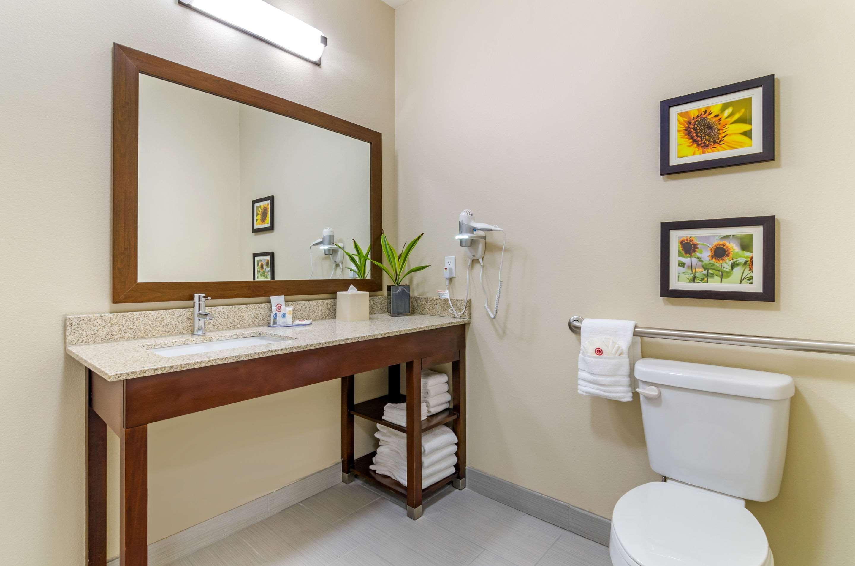 Comfort Inn & Suites Salina North Εξωτερικό φωτογραφία