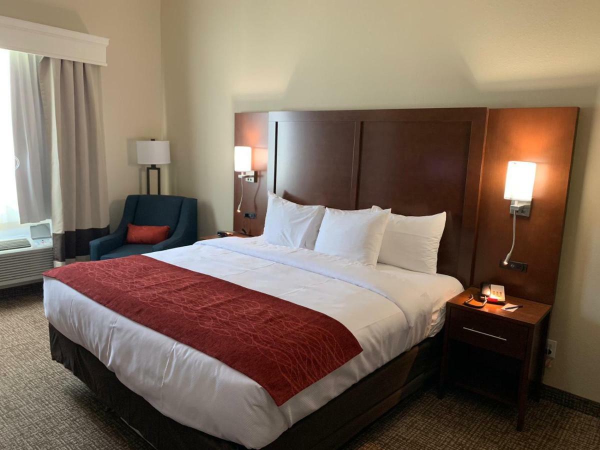 Comfort Inn & Suites Salina North Εξωτερικό φωτογραφία